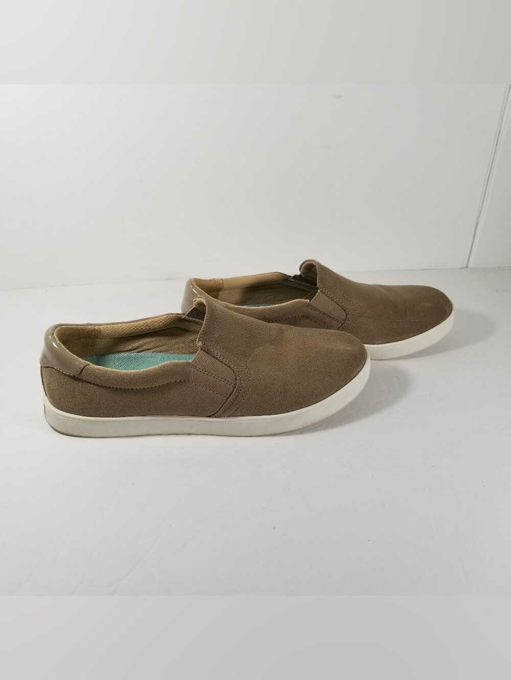 Dr Scholls Madison Shoes Women's 9M Slip On Sneakers  Beige Suede
